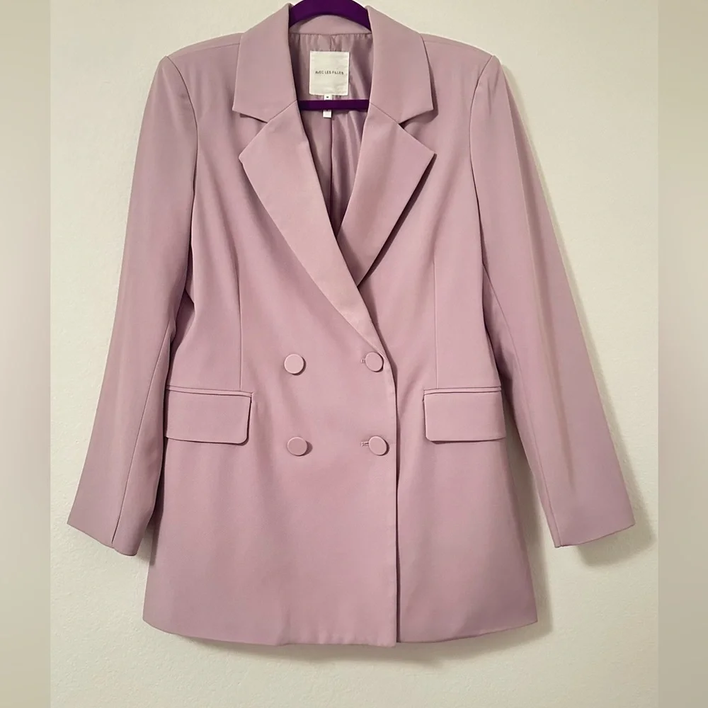 Double-Breasted Notch Lapel
Long Blazer - Picture 5 of 7